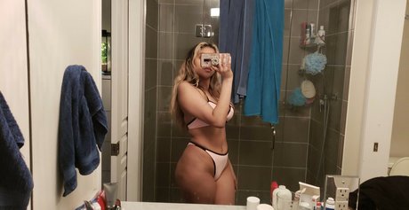 Naken lekkede OnlyFans-bilde av Karishma