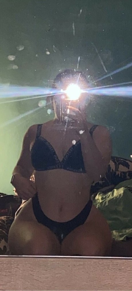 Naken läckt OnlyFans-bild av Laylaxx00