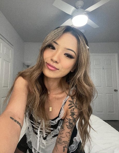 Naakte gelekte OnlyFans-foto van Iris Haw