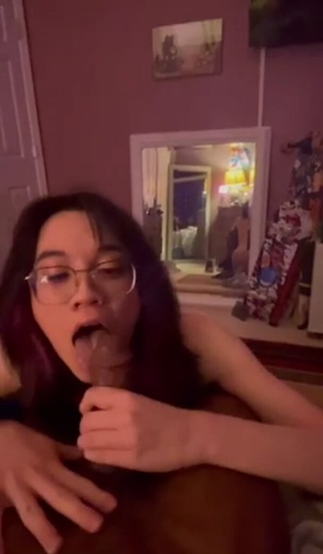 Naakte gelekte OnlyFans-foto van Xcharlierae