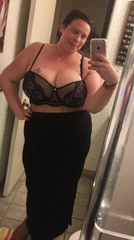 Nøgent lækket OnlyFans-billede af Juicy June