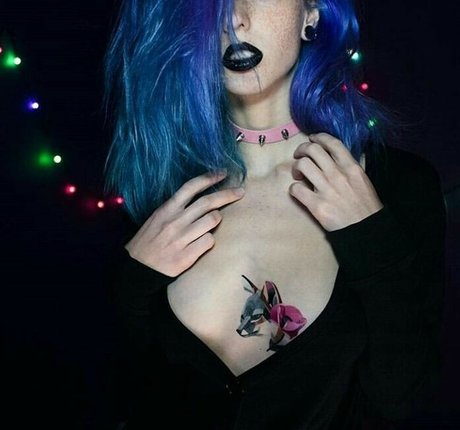 Naken läckt OnlyFans-bild av Rocken Rollia