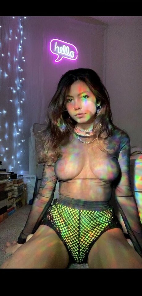 Alaston vuotanut OnlyFans-kuva Angelaj