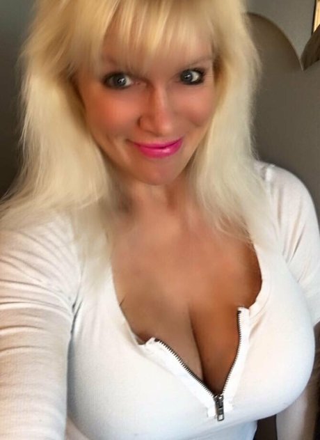 Sandie Lee