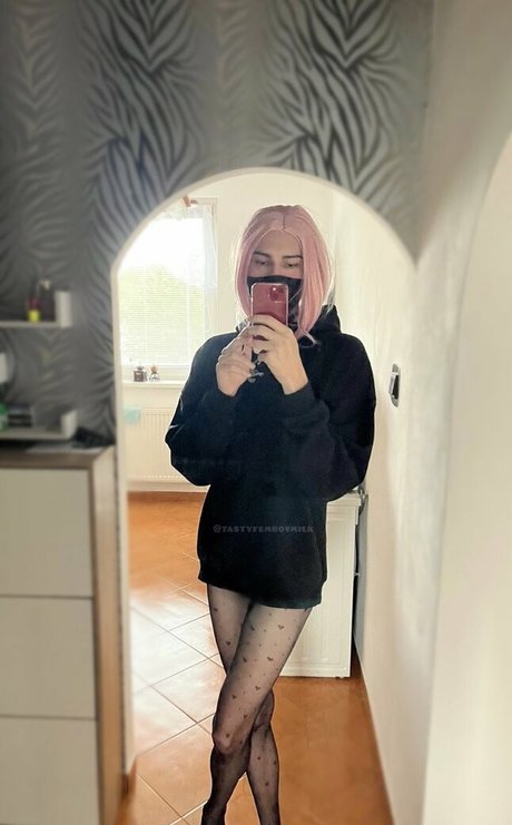 Naakte gelekte OnlyFans-foto van Narreku