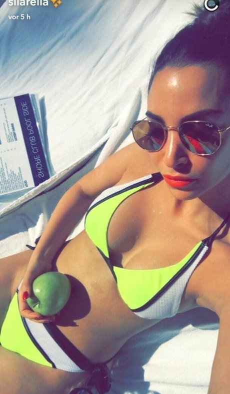 Naakte gelekte OnlyFans-foto van Sila Sahin