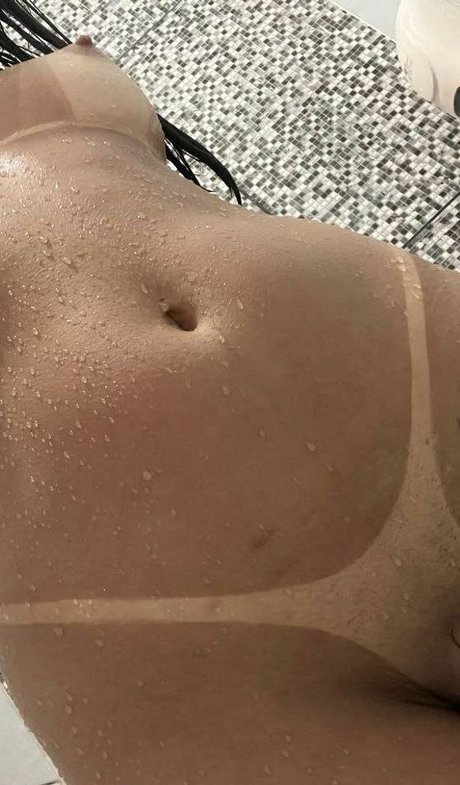 Обнаженная фотография утечки OnlyFans от Aline Vitoria