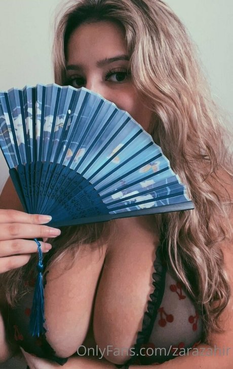 Foto desnuda filtrada de OnlyFans de Zara Zahir