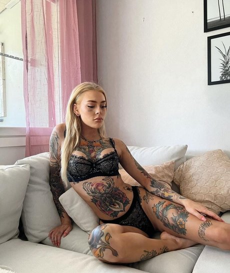 Naken läckt OnlyFans-bild av Aurajoutsenlampi