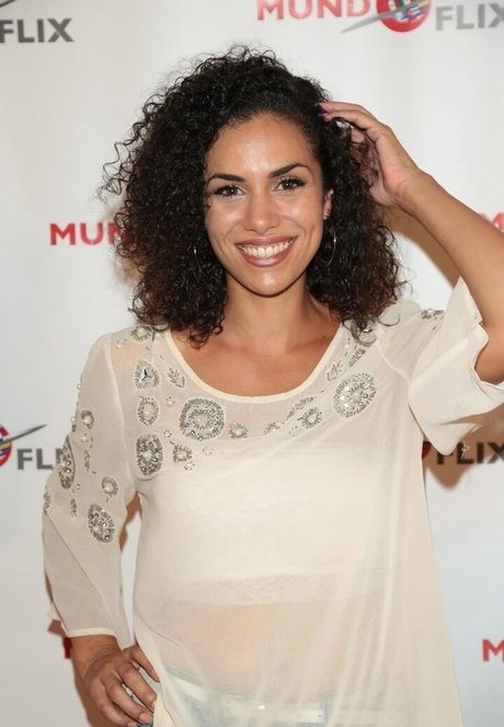 Andrea Sixtos