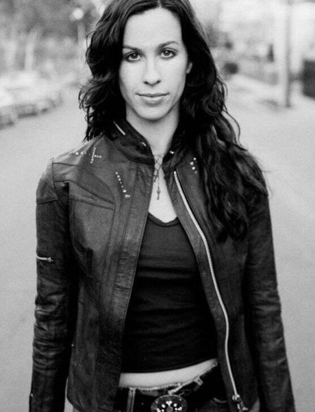 Nøgent lækket OnlyFans-billede af Alanis Morissette