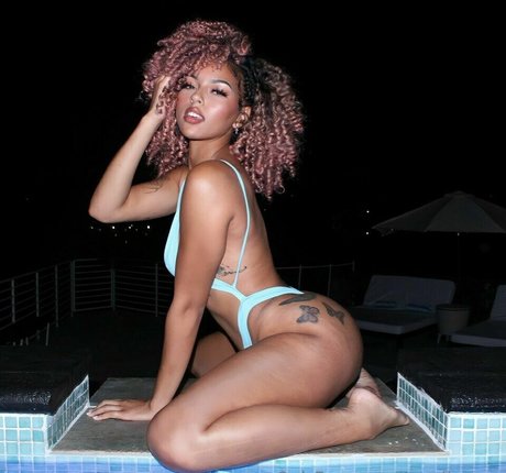 Nøgent lækket OnlyFans-billede af Vanessa Josey