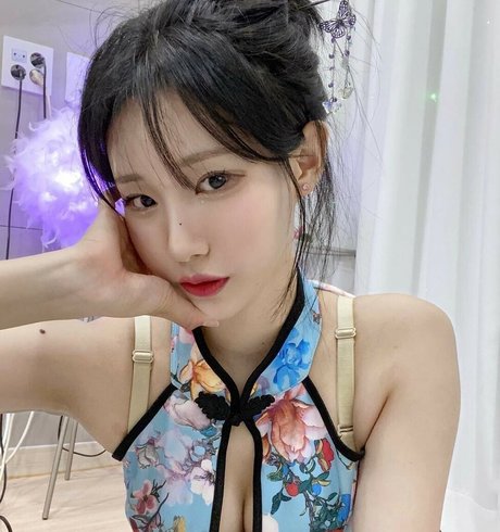 Naken läckt OnlyFans-bild av Gilyoung8