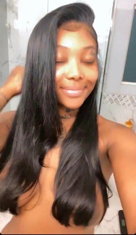 Foto nua vazada do OnlyFans de Summer Walker
