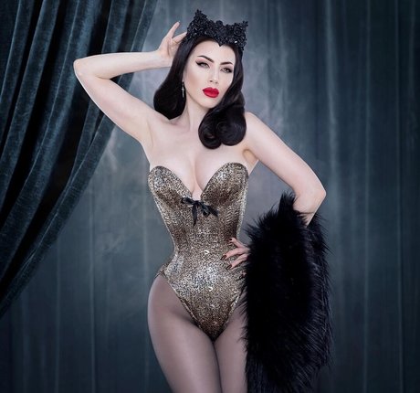 Photo nue de fuite OnlyFans de Threnody In Velvet