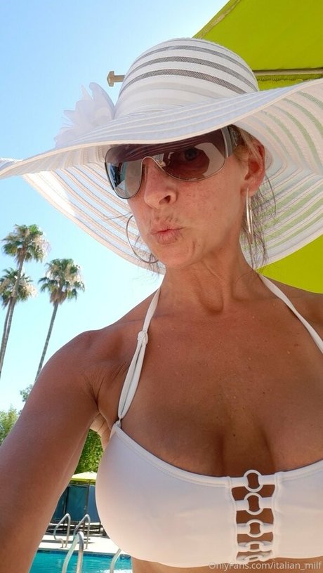 Naken läckt OnlyFans-bild av Kissedbyitaly420