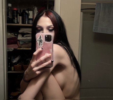 Alasti lekkinud OnlyFans-i pilt Babymorte