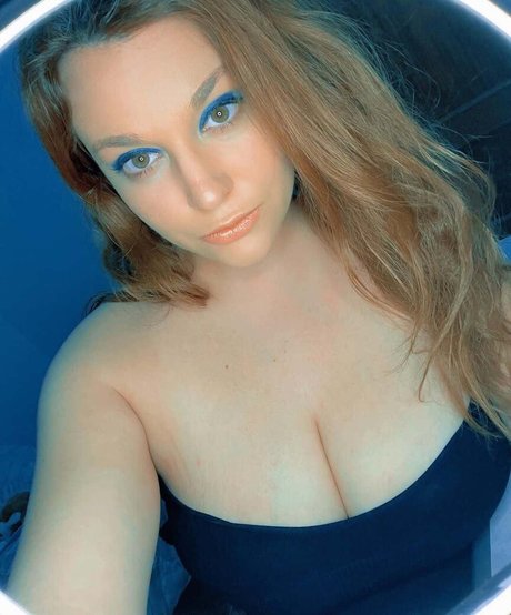 Carmen Curvy
