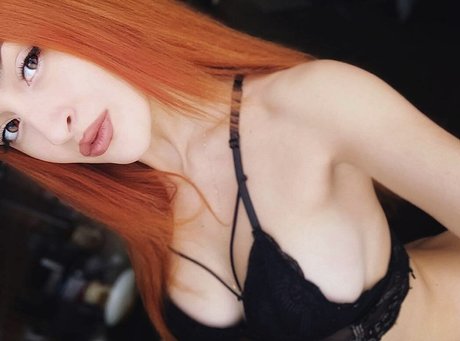 Naakte gelekte OnlyFans-foto van Anniefoxx
