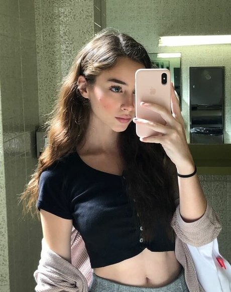 Naken läckt OnlyFans-bild av Sharkgirlkate