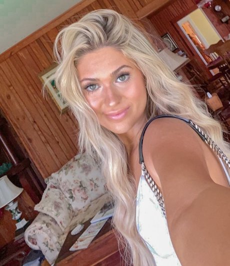 Nøgent lækket OnlyFans-billede af Alyssa Schoener