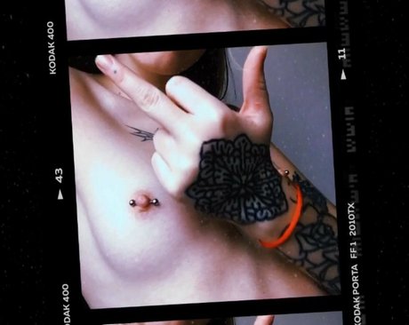 Naken läckt OnlyFans-bild av Abrillopizzo