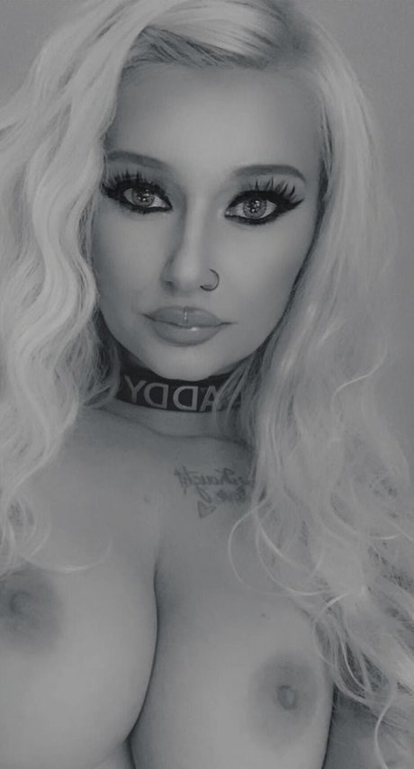 Naakte gelekte OnlyFans-foto van Addicted2rochellexo