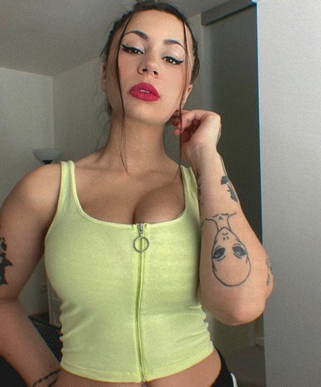 Alaston vuotanut OnlyFans-kuva Vereunka