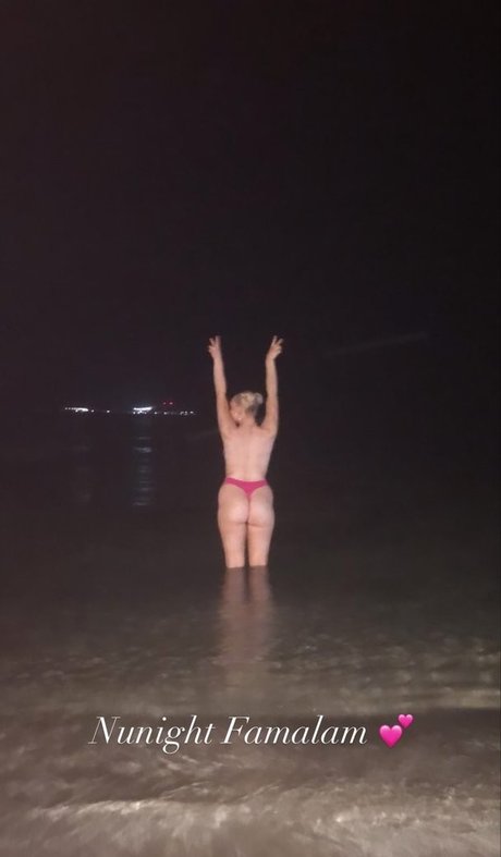 Обнаженная фотография утечки OnlyFans от Helen Scott
