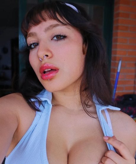 Naken läckt OnlyFans-bild av Bbybluh