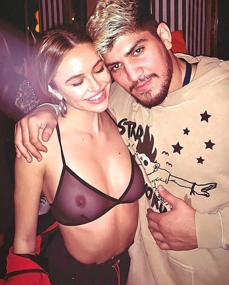 Naken läckt OnlyFans-bild av Belle Hamlin