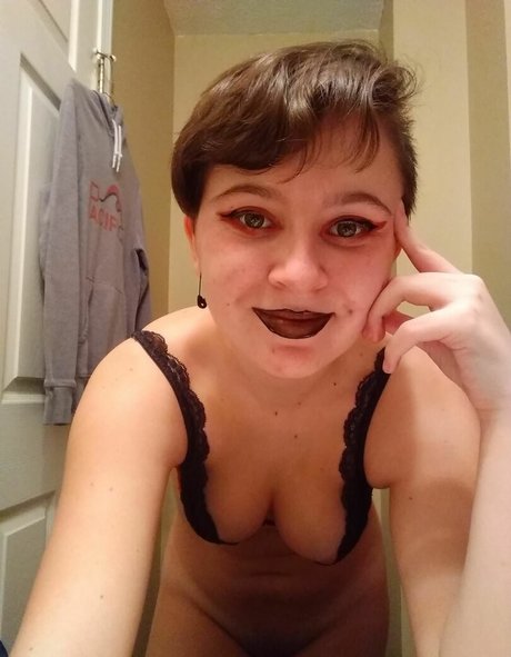 Alaston vuotanut OnlyFans-kuva Lousyonie