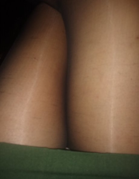 Naakte gelekte OnlyFans-foto van Mariam Ariday
