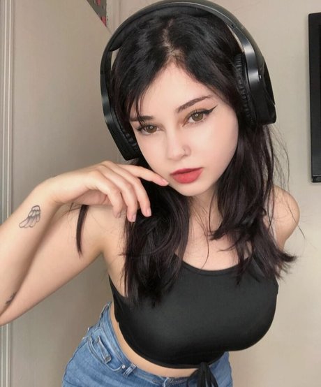 Photo nue de fuite OnlyFans de Bbangeluwu