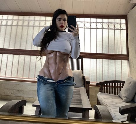 Naken läckt OnlyFans-bild av Mayaabourouphael