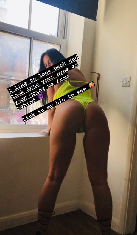 Naakte gelekte OnlyFans-foto van Heather Leigh Moran