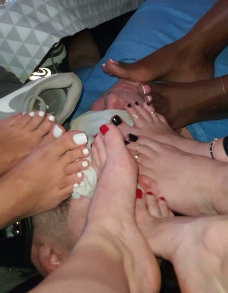 Nøgent lækket OnlyFans-billede af Deliciousdutchfeet