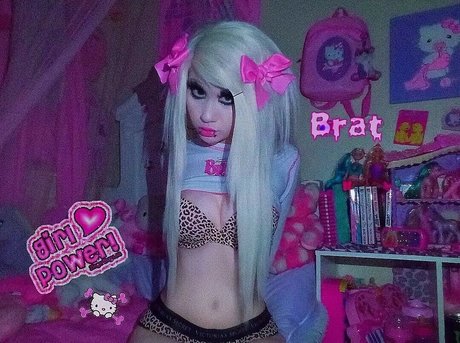 Naken läckt OnlyFans-bild av Pocketbrat