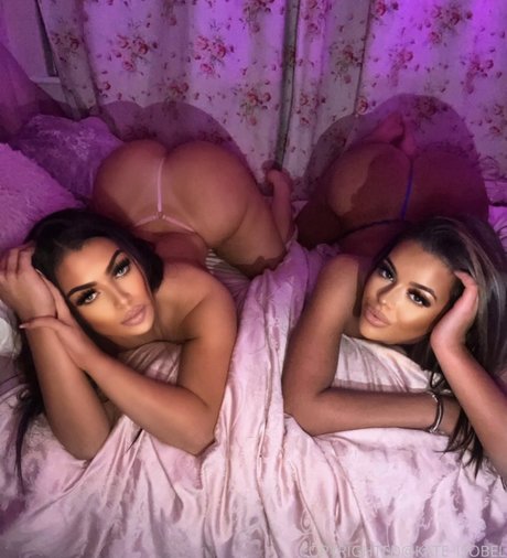 Naken läckt OnlyFans-bild av Kate Isobel