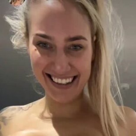 Naakte gelekte OnlyFans-foto van Ebanie Bridges