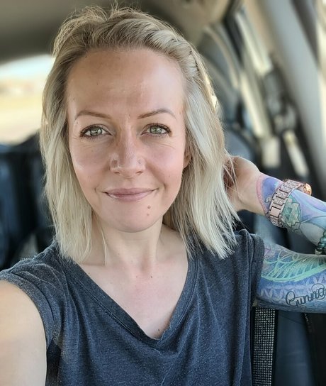 Naken läckt OnlyFans-bild av Summer Moore