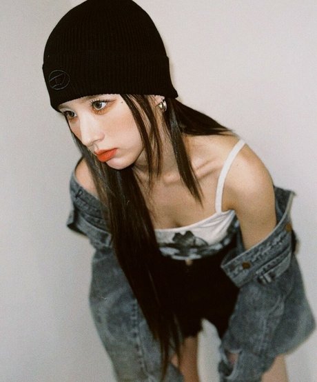 Naken läckt OnlyFans-bild av Heejin