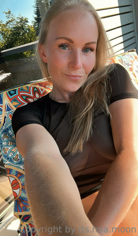Naken läckt OnlyFans-bild av Mia Moon