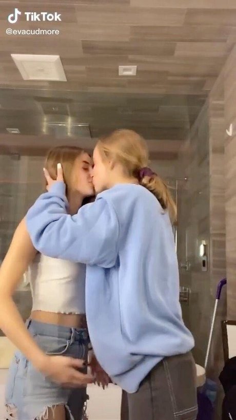 Naken lekkede OnlyFans-bilde av Anna Shumate