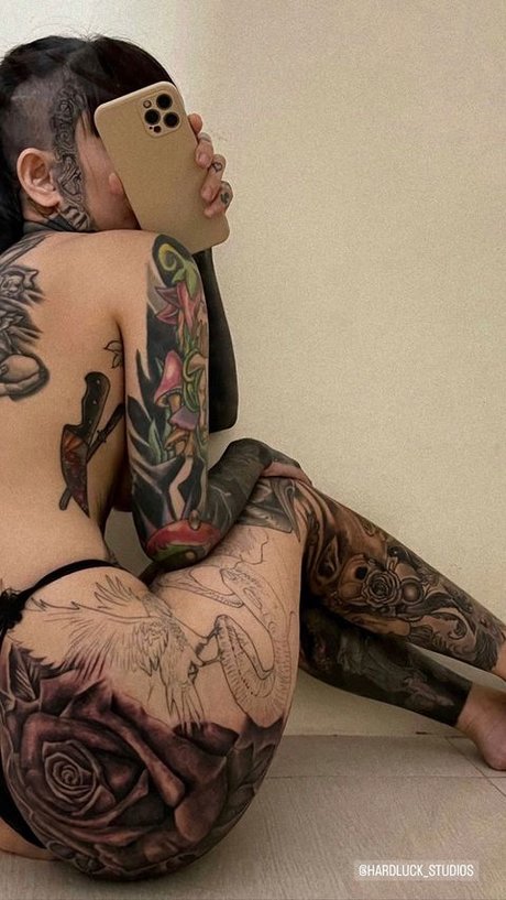 Naken läckt OnlyFans-bild av Angelie Pench