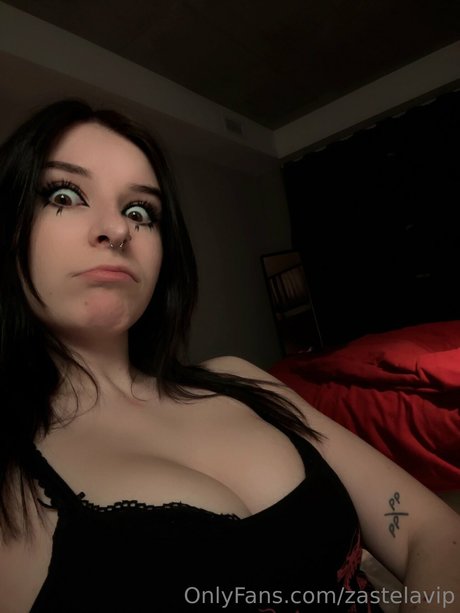 Naakte gelekte OnlyFans-foto van Zasterini Zastela