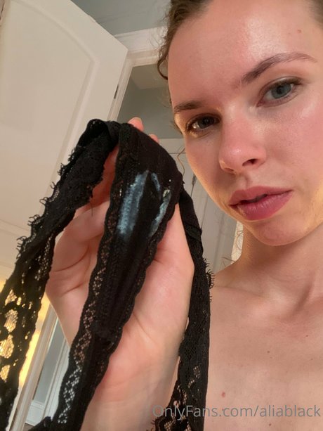 Naken läckt OnlyFans-bild av Alia Black