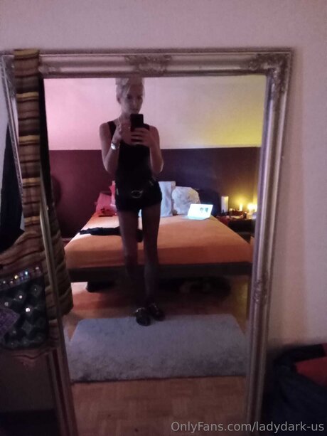 Naken läckt OnlyFans-bild av Ladydark Us