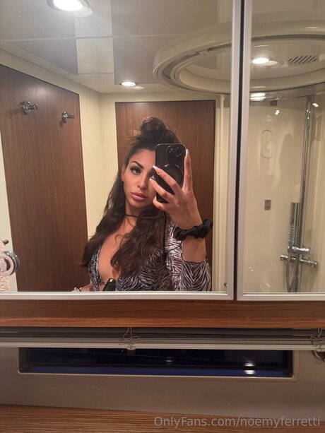 Naken läckt OnlyFans-bild av Noemyferretti