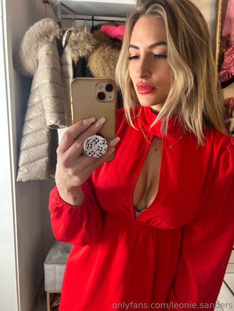 Nacktes geleaktes OnlyFans-Foto von Leonie Sanders